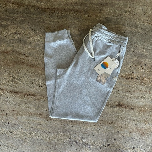 Vuori Pants - NWT Vuori Women's Performance Jogger Size Medium LONG Pale Grey Heather